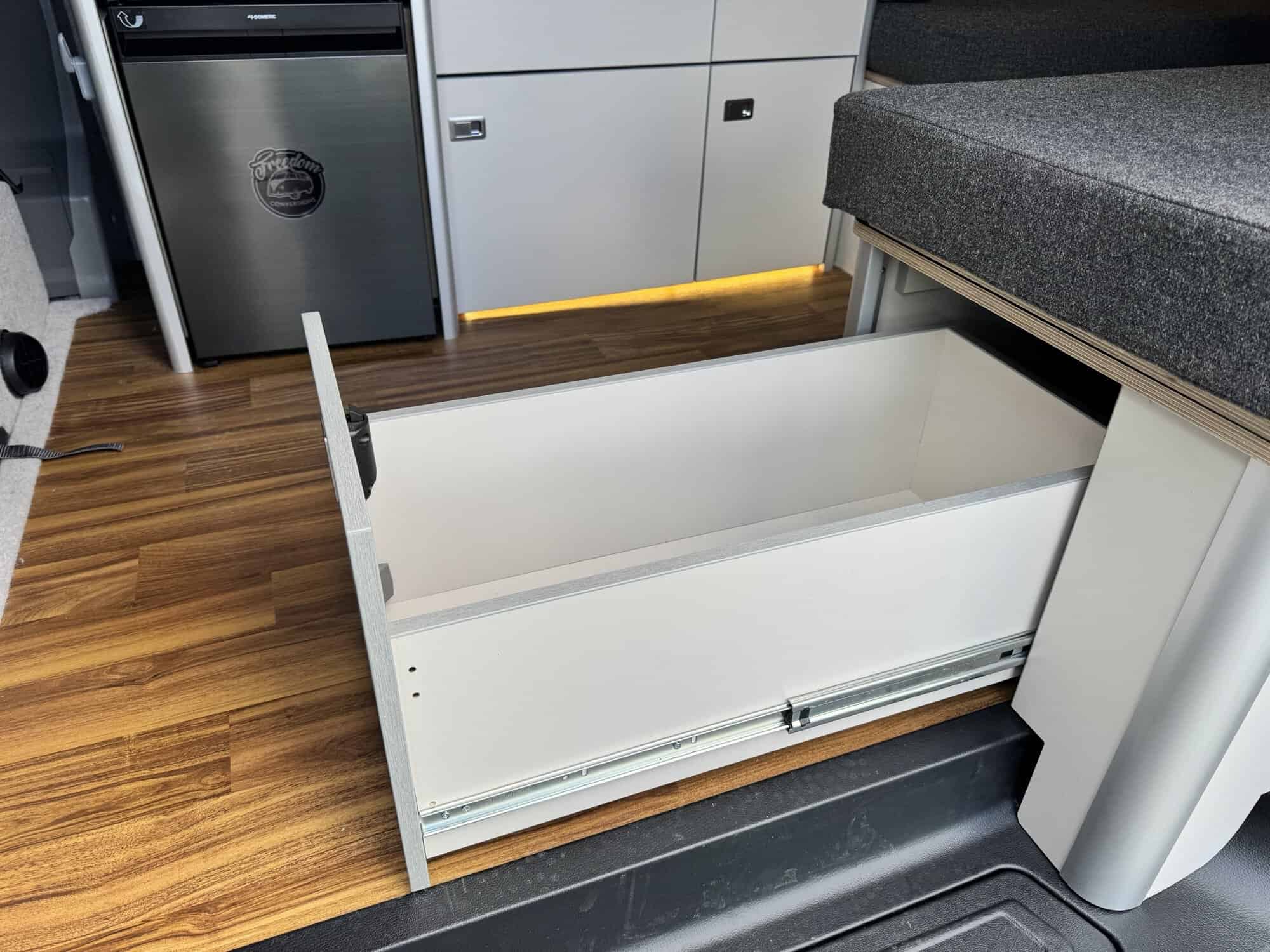EVO U SHAPE BED SYSTEM (FOLDING) FOR VW T7 FORD - LWB - Image 8